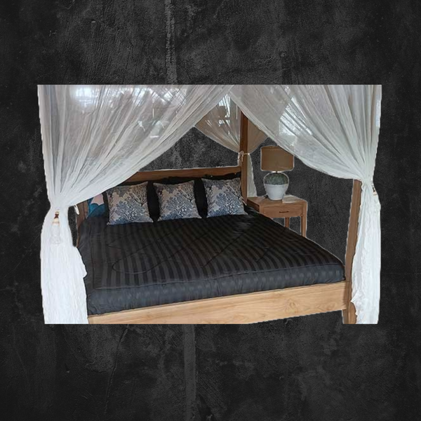 Кровать с балдахином из тикового дерева
