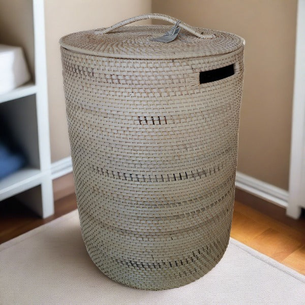 Rattan Laundry Basket in Natural rattan 