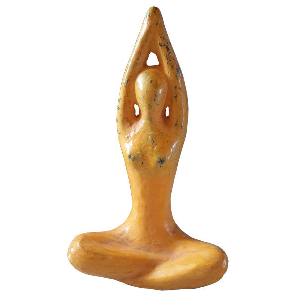 Женщина-йога - вдохновляющая декоративная статуя